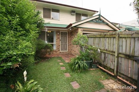 Property photo of 2/34 Edmondstone Street Newmarket QLD 4051