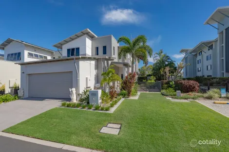 Property photo of 111/8 Spinnaker Drive Sandstone Point QLD 4511
