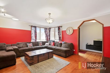 Property photo of 13 Cairns Road Hampton Park VIC 3976