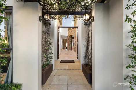 Property photo of 52 Royal Albert Crescent Paradise Point QLD 4216