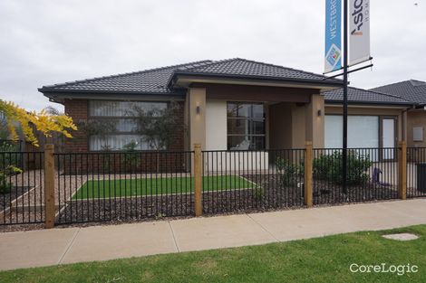 Property photo of 37 Latitude Promenade Truganina VIC 3029
