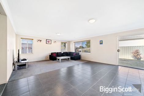 Property photo of 13 Phoenix Circuit Brookfield VIC 3338