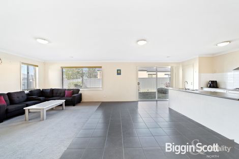 Property photo of 13 Phoenix Circuit Brookfield VIC 3338