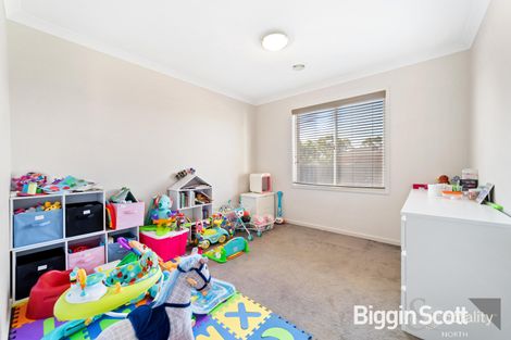 Property photo of 13 Phoenix Circuit Brookfield VIC 3338
