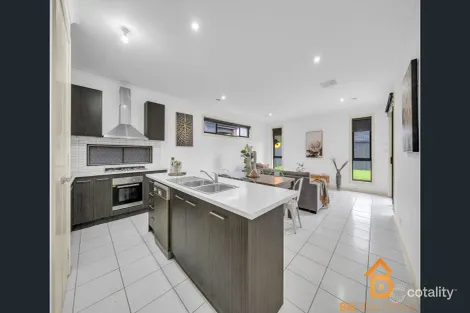 Property photo of 45 Cottesloe Boulevard Tarneit VIC 3029