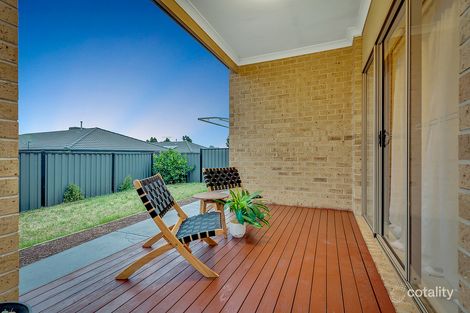 Property photo of 33 Kensley Circuit Craigieburn VIC 3064
