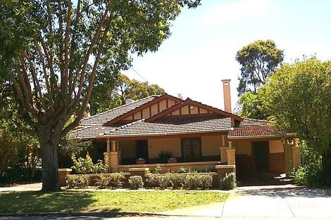 14 Dumbarton Cres, Menora, WA 6050