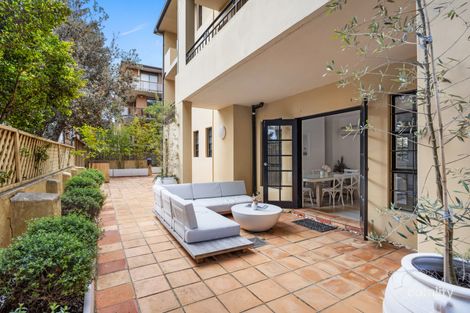 Property photo of 2/48-50 Onslow Street Rose Bay NSW 2029