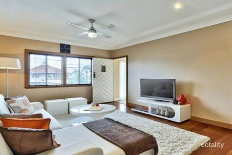 44 Whitworth Rd, Cannon Hill, QLD 4170