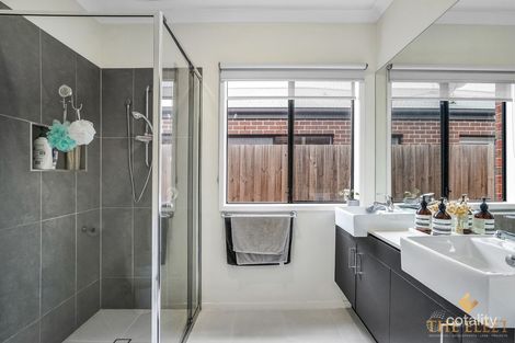 Property photo of 3 Persimmon Way Aintree VIC 3336