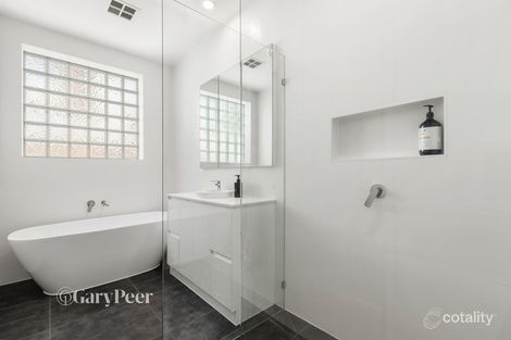 Property photo of 25B Orrong Grove Caulfield North VIC 3161