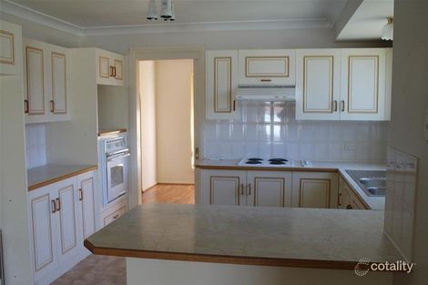 Property photo of 2 Shanklin Close Bomaderry NSW 2541