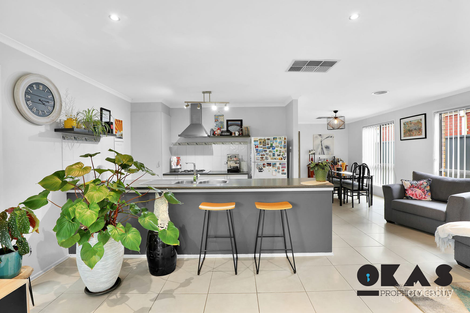 Property photo of 13 Strutt Place Caroline Springs VIC 3023