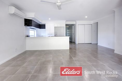 Property photo of 31 Dennis Crescent South West Rocks NSW 2431
