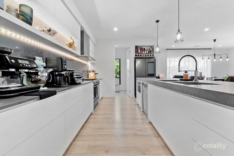 Property photo of 6 Page Court Clyde VIC 3978