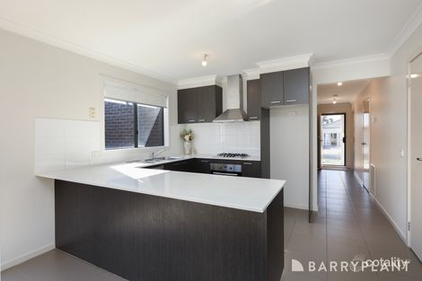 Property photo of 18 Longfield Way Deer Park VIC 3023