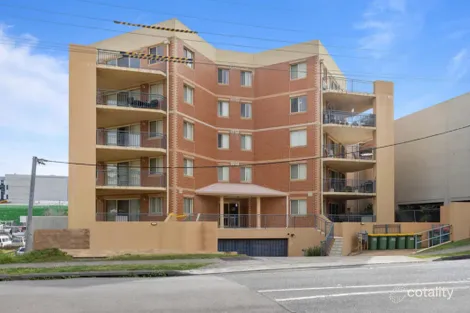 Property photo of 18/12-14 Hills Street Gosford NSW 2250