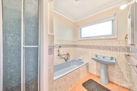 Property photo of 5 Ivanhoe Court Newcomb VIC 3219