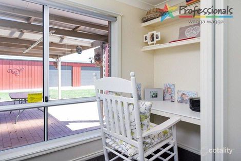 Property photo of 32 Bourkelands Drive Bourkelands NSW 2650