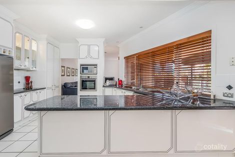 Property photo of 32 Sunset Place Carindale QLD 4152