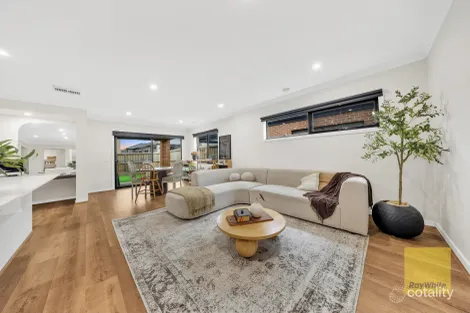 Property photo of 12 Ionica Loop Truganina VIC 3029