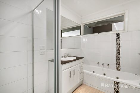 Property photo of 3 Pickworth Drive Dingley Village VIC 3172