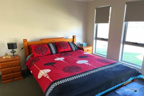 Property photo of 1/73 Centenary Drive Middlemount QLD 4746