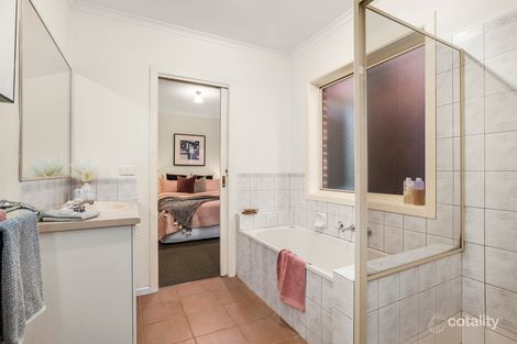 Property photo of 2 Lindsay Court Williamstown VIC 3016