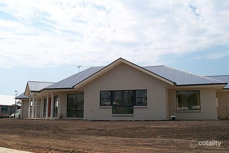 16 Furness Cres, Sinnamon Park, QLD 4073