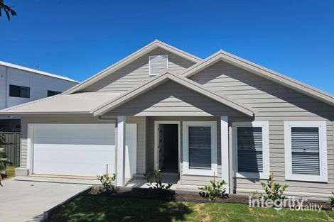 33 Lancaster Dr, Badagarang, NSW 2540