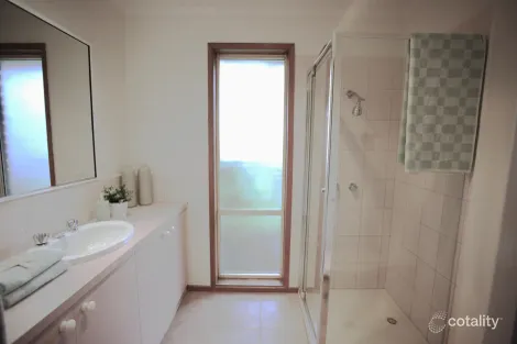 Property photo of 8 Berala Place Mill Park VIC 3082