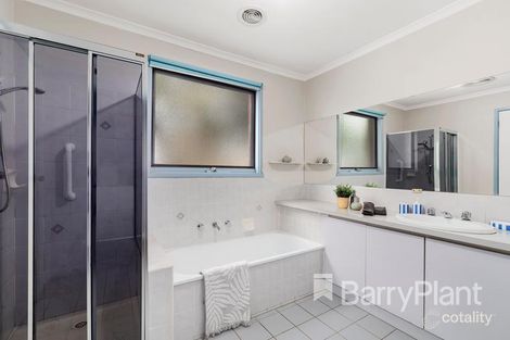 Property photo of 3 Dalbury Place Mill Park VIC 3082