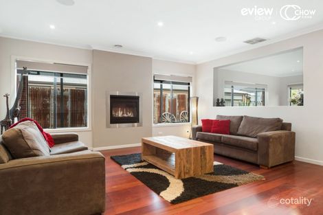 Property photo of 2 Moonlight Rise Cranbourne East VIC 3977