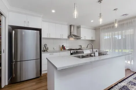 Property photo of 9 Augustine Avenue Golden Square VIC 3555