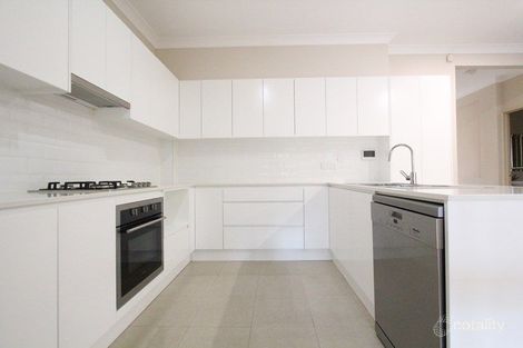 Property photo of 11 Hallen Place West Hoxton NSW 2171