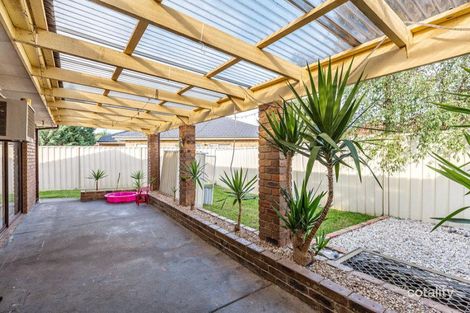 Property photo of 8 Mulcahy Court Altona Meadows VIC 3028