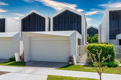 2/18 Magnoli Cct, Palm Beach, QLD 4221