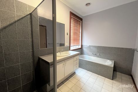 Property photo of 6 Cliffer Place Taylors Lakes VIC 3038