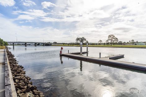 Property photo of 8 Benetti Crescent Hope Island QLD 4212