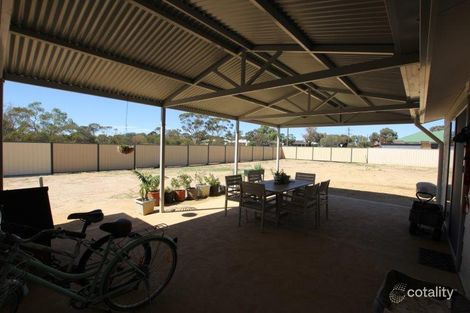 1 Mcginniss Way, Merredin, WA 6415