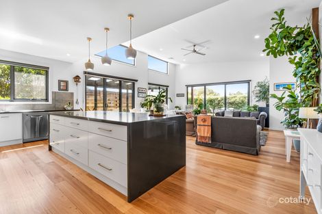 10 Martin Laurence Pl, Port Fairy, VIC 3284