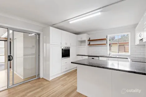 Property photo of 8 Hawkins Street Rutherford NSW 2320