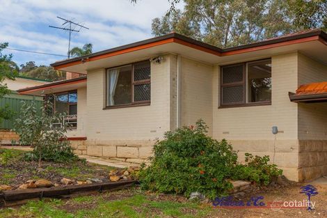 18 Travers Gdns, Kelmscott, WA 6111