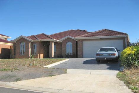 8 Herman Cl, Taylors Lakes, VIC 3038