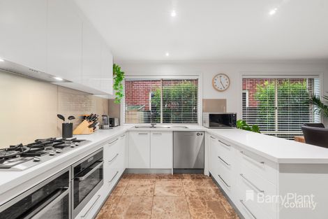 Property photo of 5 Stringybark Place South Morang VIC 3752