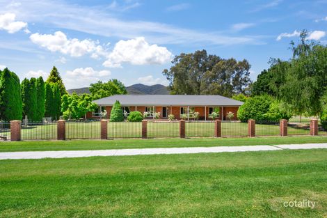 5 Grange Rd, Porepunkah, VIC 3740