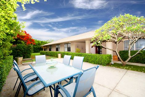 11 Apia Ave, Clear Island Waters, QLD 4226