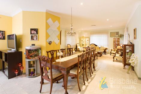 Property photo of 33 Lakeside Circuit Sinnamon Park QLD 4073