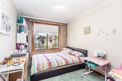Property photo of 11 Cheleon Way Kings Park VIC 3021