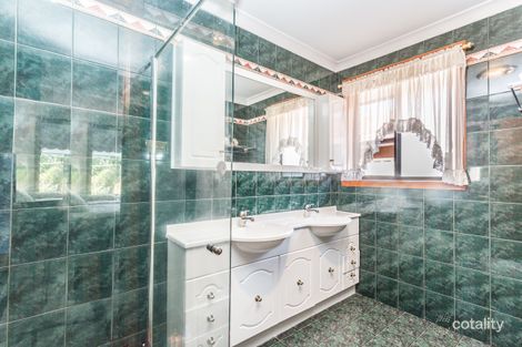 Property photo of 11 Cheleon Way Kings Park VIC 3021